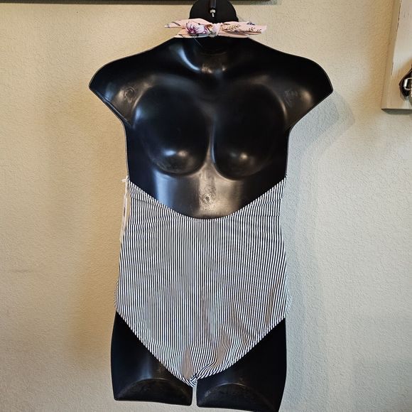 NWT Cupshe Plus Size Onepiece Halter Swimsuit Pink Floral Black Striped Size XXL - Picture 4 of 5